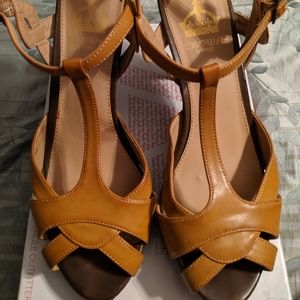 Size 10 M Crown Vintage Sandal Shoe
